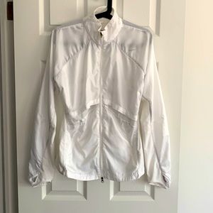 WHITE NIKE WINDBREAKER SIZE MEDIUM